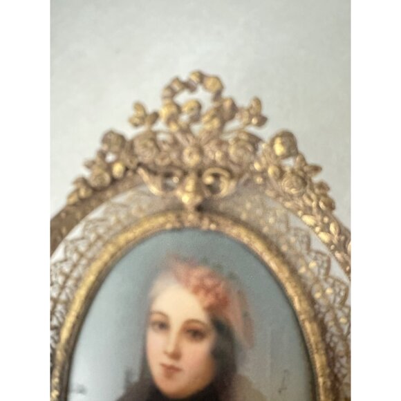 Antique hand painted woman's portrait in gold gilt filigree oval frame - Picture 6 of 10